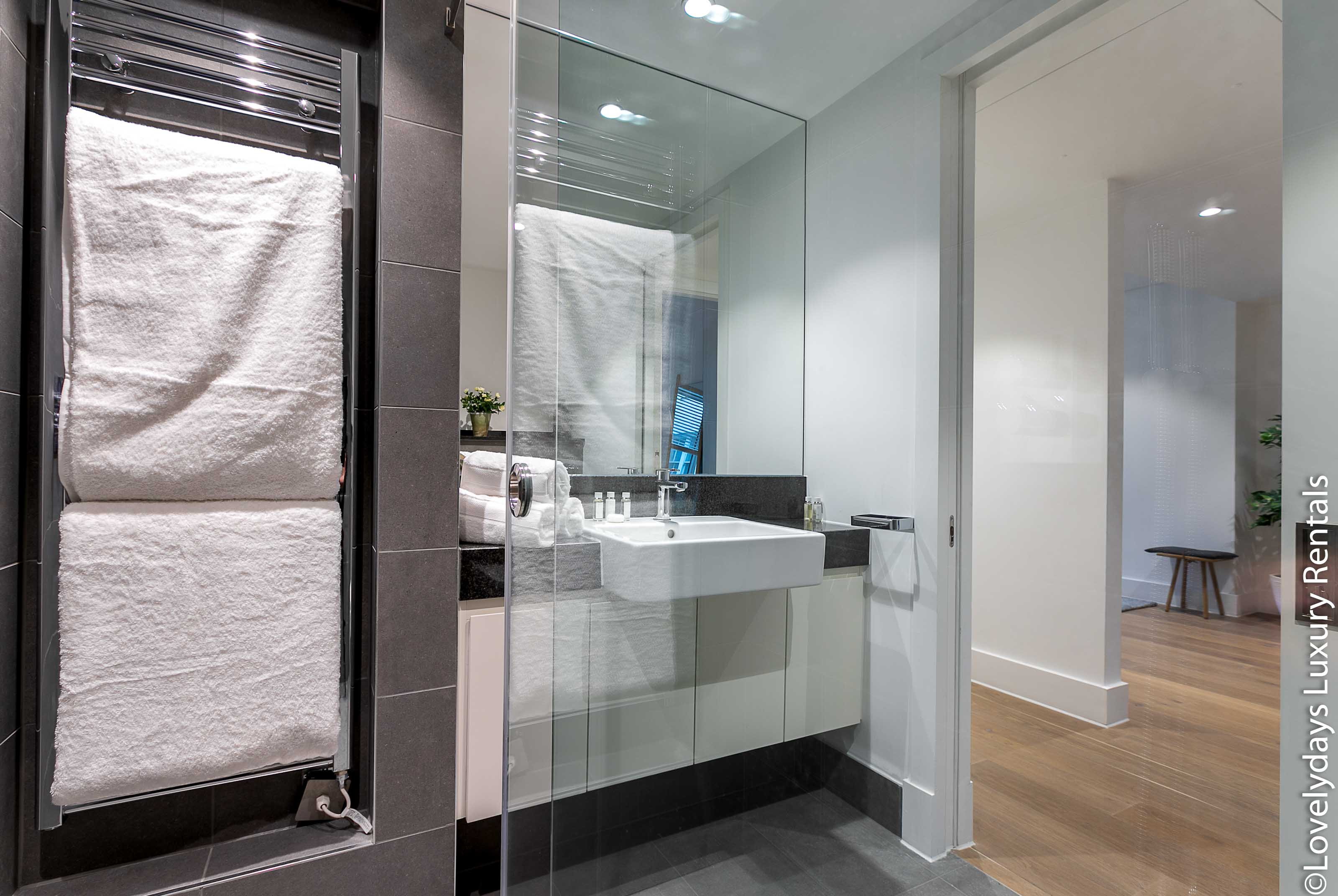 Lovelydays luxury service apartment rental - London - Covent Garden - Prince's House 601 - Lovelysuite - 2 bedrooms - 1 bathrooms - Lovely shower - f2584e0729aa - Lovelydays